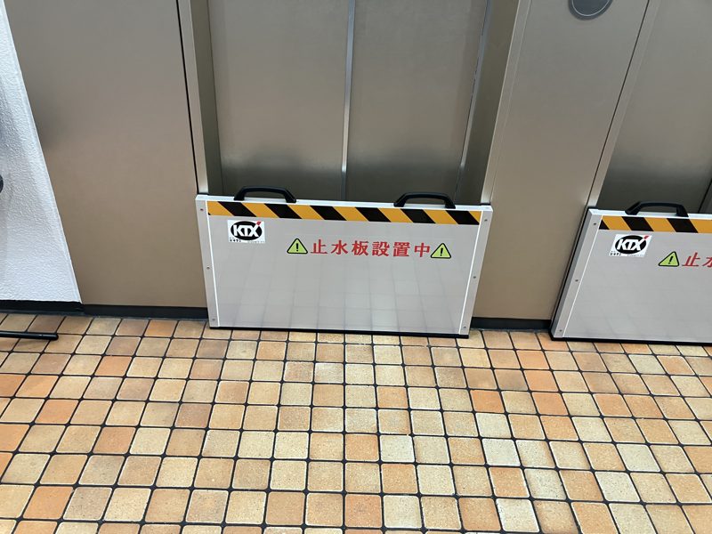 廣瀬ビルディング様 エレベーター前の止水板